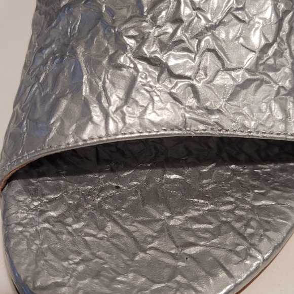 Woman's shoes - Picture 3 of 13